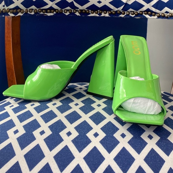 EGO Shoes - EGO neon green patent chunky bright triangle heeled mules sandals Sz 10(EU 8)